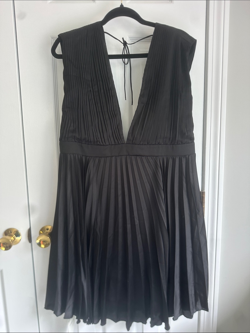 Abercrombie Black Pleated V-Neck Women’s Dress